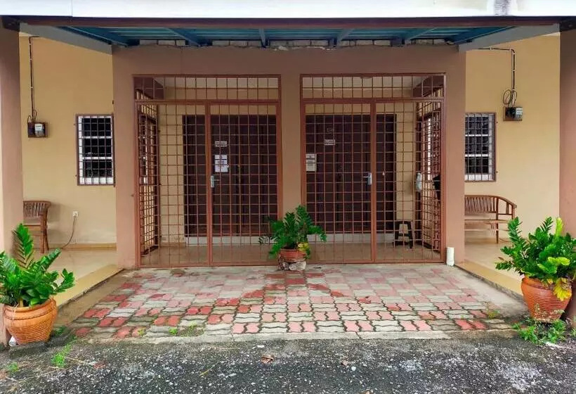 ペンション Homestay Sri Uda A