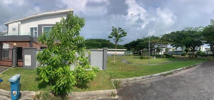 Pensão Lux Villa 6rm 12 To 22 Pax Wifi Netflix Bbq Steamboat Games Beach Water Park