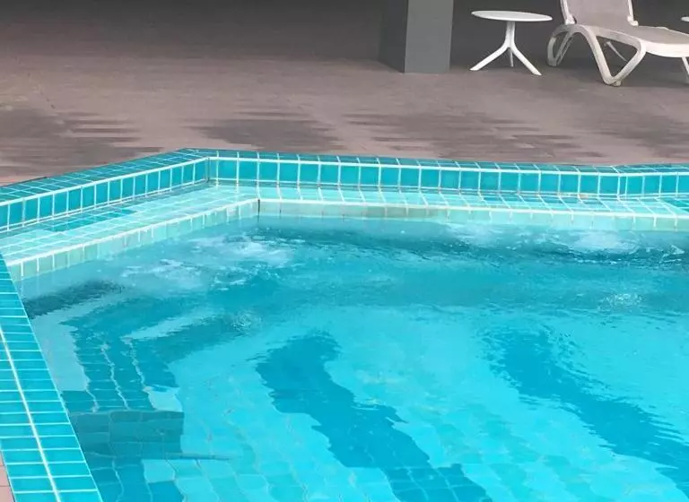 Majatalo Lux Villa 6rm 12 To 22 Pax Wifi Netflix Bbq Steamboat Games Beach Water Park