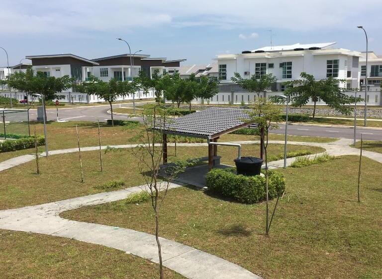 Pensão Lux Villa 6rm 12 To 22 Pax Wifi Netflix Bbq Steamboat Games Beach Water Park