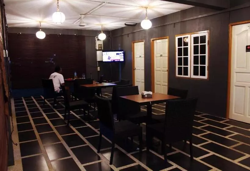 Majatalo Riverbank Dungun Guesthouse & Cafe