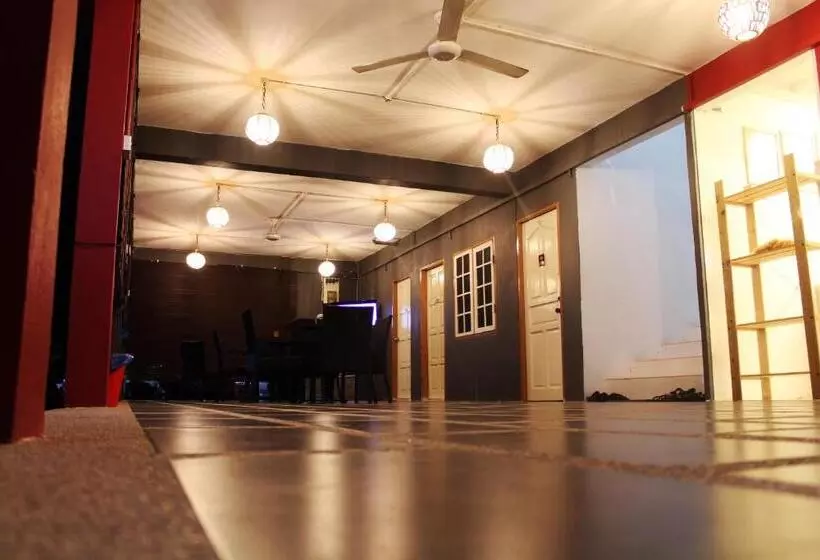 Majatalo Riverbank Dungun Guesthouse & Cafe