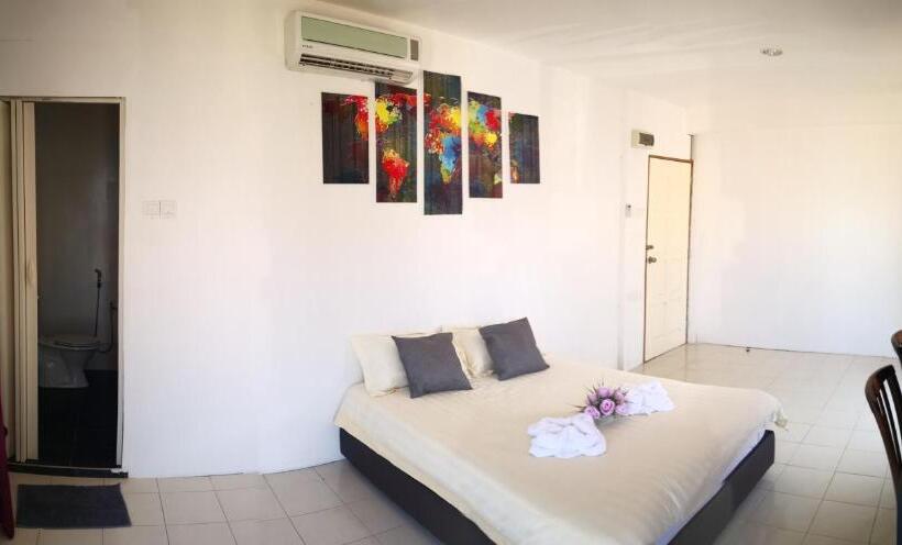 Pensió Riverbank Dungun Guesthouse & Cafe