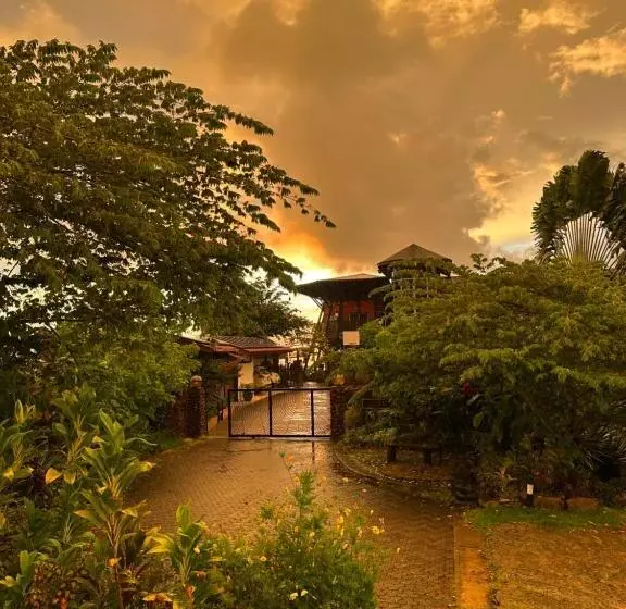 Sinurambi Bed & Breakfast   Mills Residence