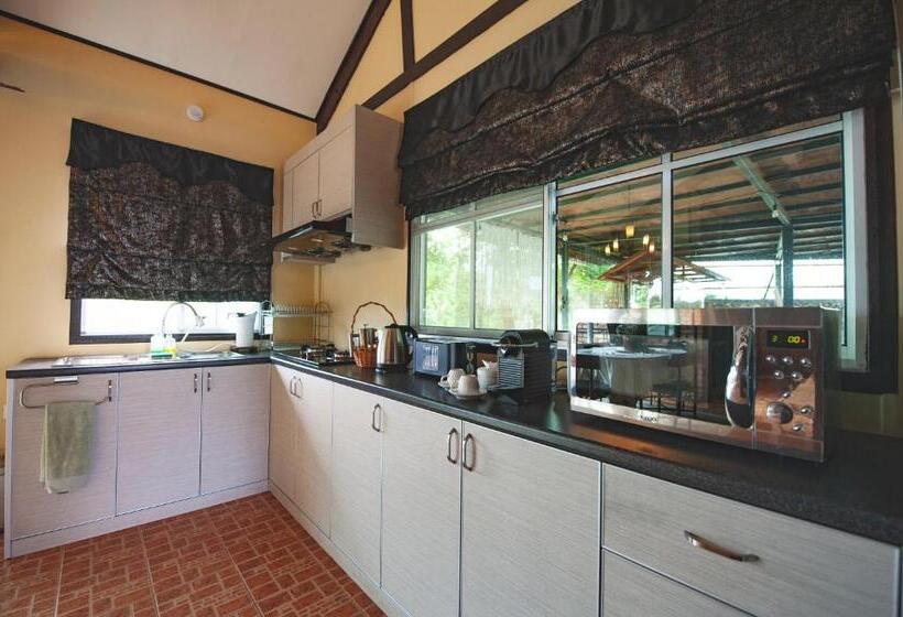 Sinurambi Bed & Breakfast   Mills Residence