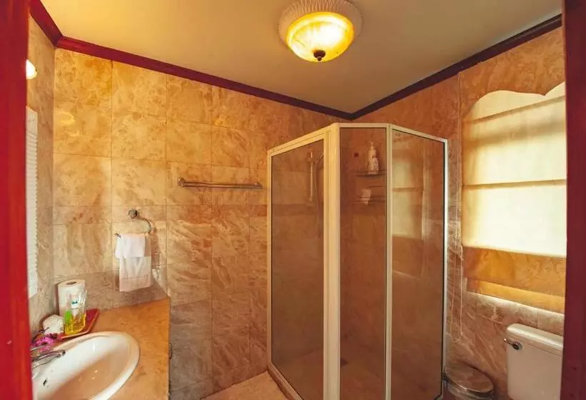 Sinurambi Bed & Breakfast   Mills Residence