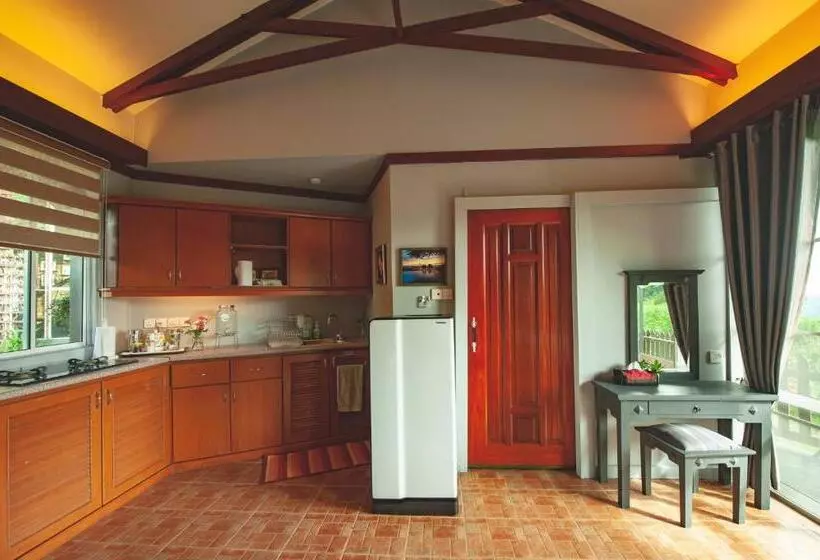 Sinurambi Bed & Breakfast   Mills Residence
