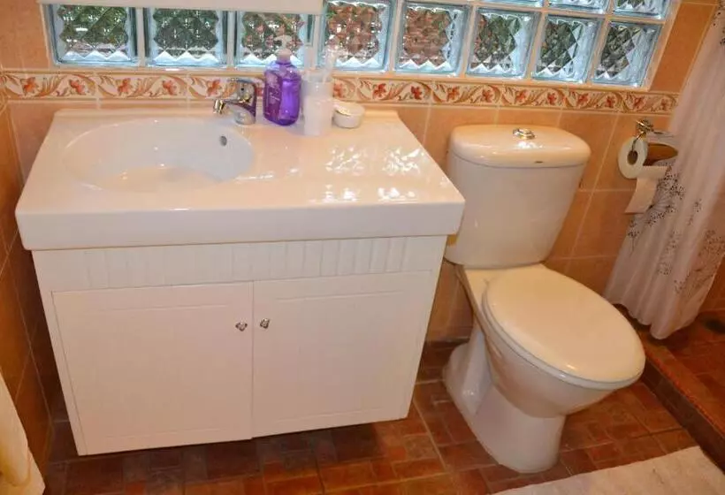 Sinurambi Bed & Breakfast   Mills Residence