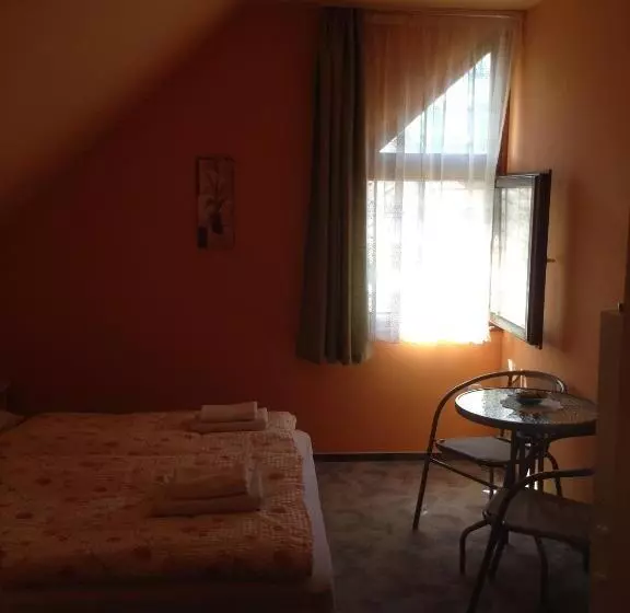 Aamiaismajoitus (B&B) Korona Panzió