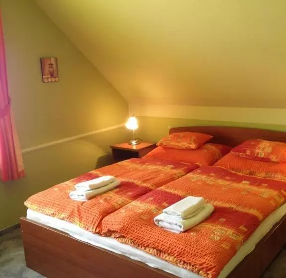 Aamiaismajoitus (B&B) Korona Panzió