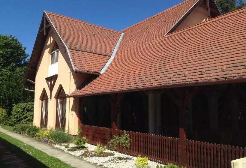 Aamiaismajoitus (B&B) Korona Panzió