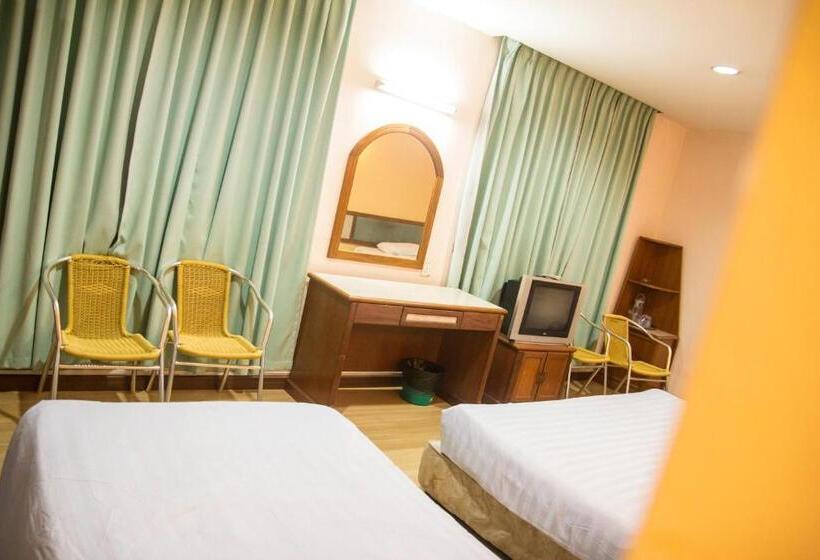 בית מלון כפרי Istana Monaco