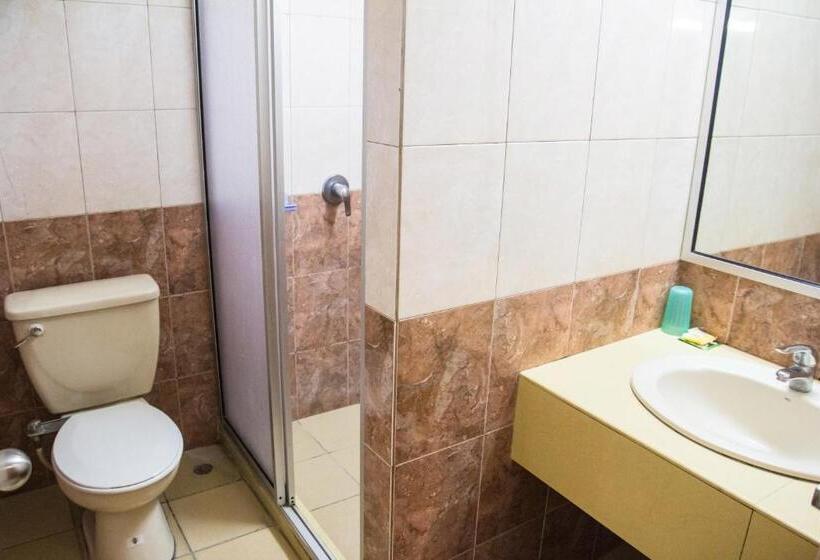 בית מלון כפרי Istana Monaco