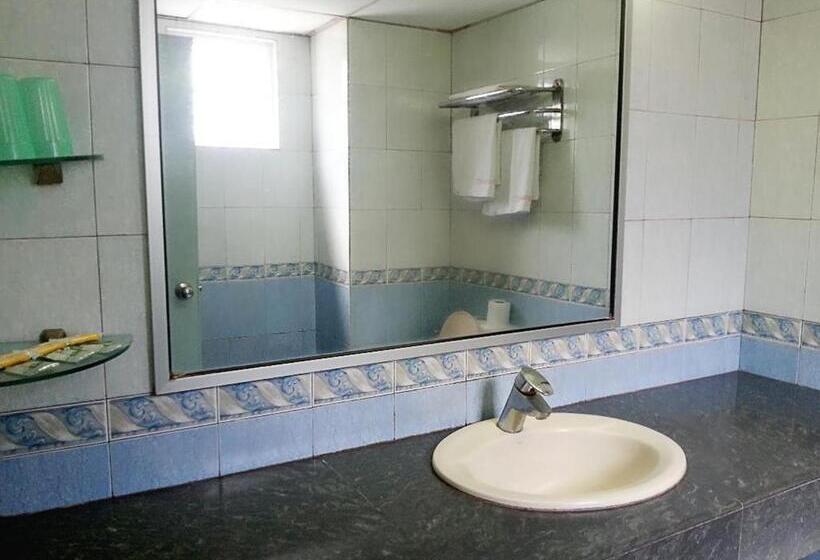 בית מלון כפרי Istana Monaco