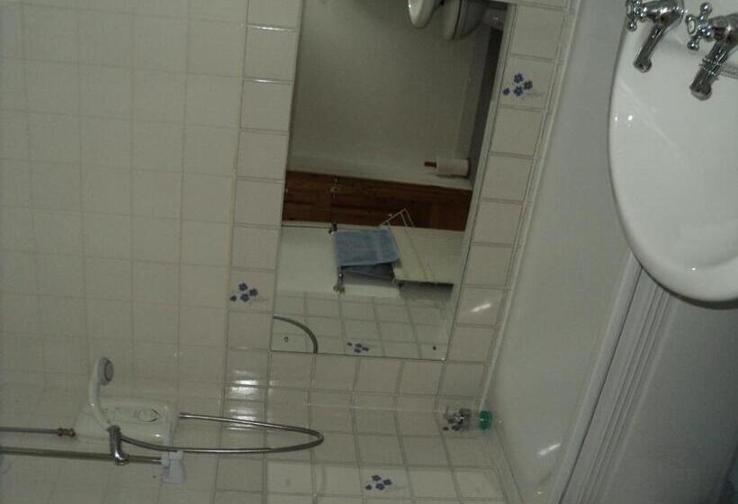 膳宿费 Maple Lodge