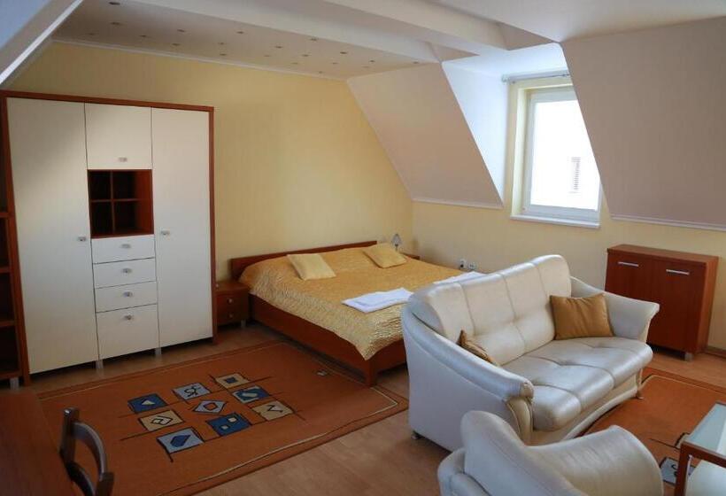 بنسيون Penzion Le Monde