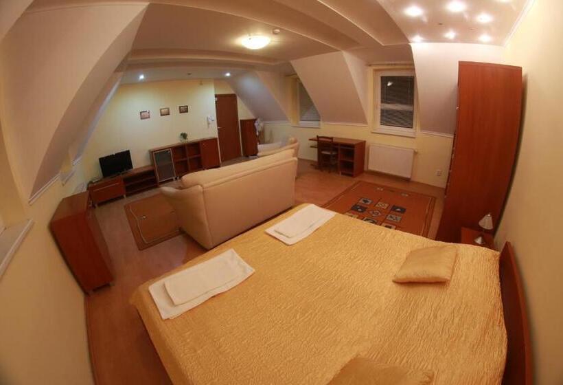 بنسيون Penzion Le Monde