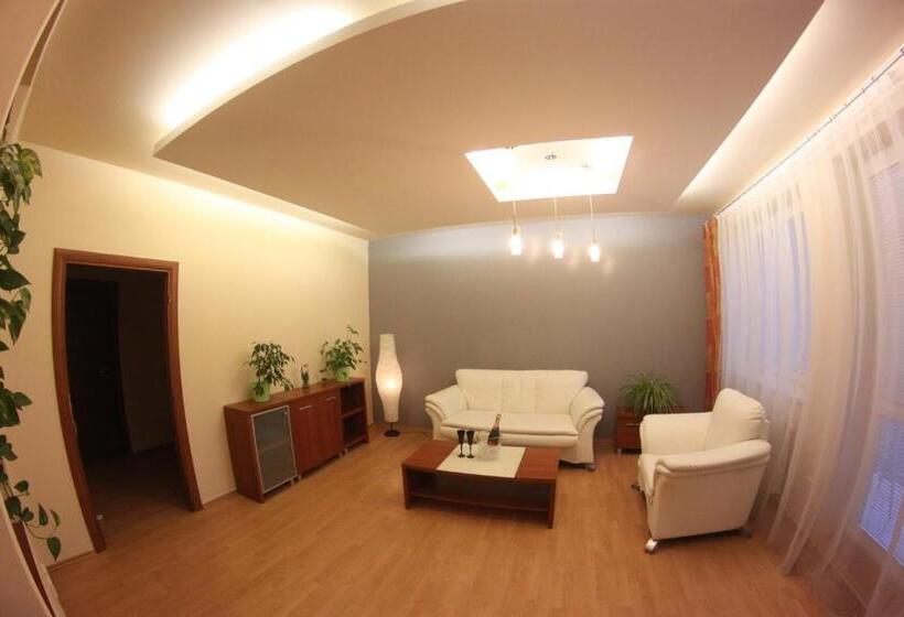 بنسيون Penzion Le Monde