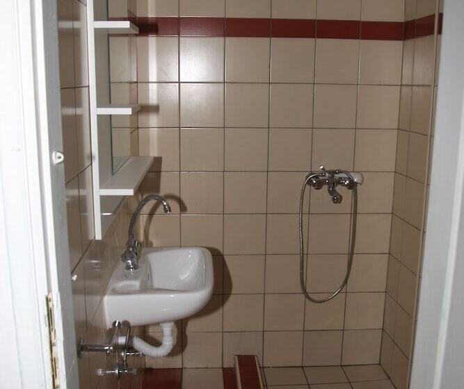 Annoula Studios And Apartments