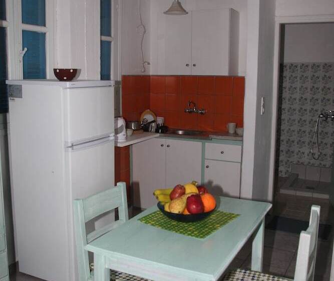 Annoula Studios And Apartments