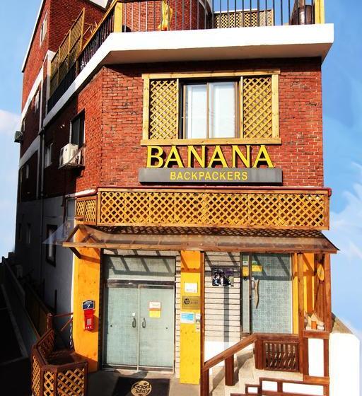 مسافرخانه Banana Backpackers