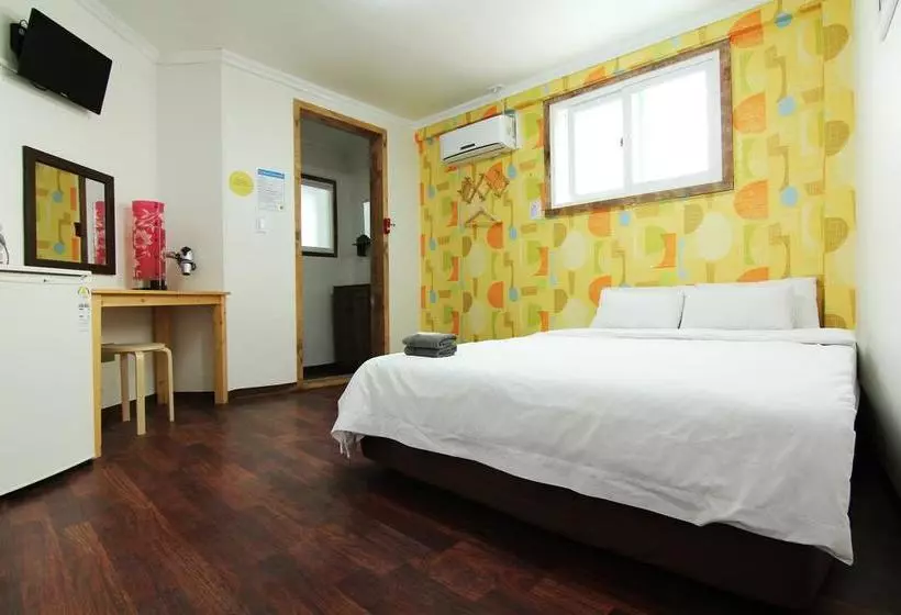 Hostelli Banana Backpackers