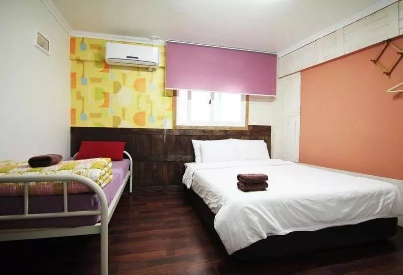 Hostelli Banana Backpackers