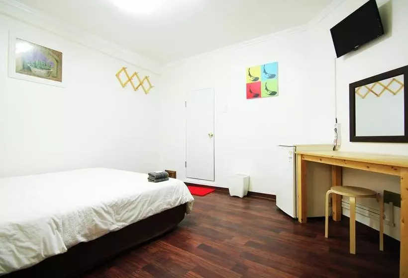 Hostelli Banana Backpackers