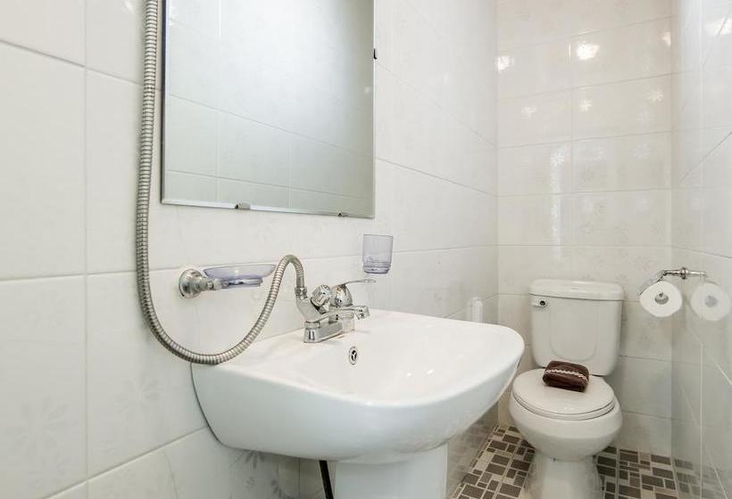 مسافرخانه Banana Backpackers