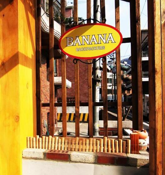 مسافرخانه Banana Backpackers
