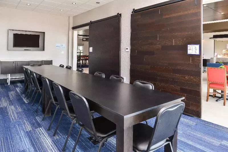 ホテル Holiday Inn Express & Suites   Kansas City   Lee S Summit, An Ihg