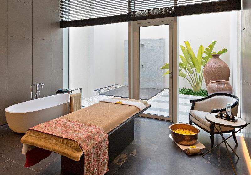 هتل The Oberoi Beach Resort, Al Zorah