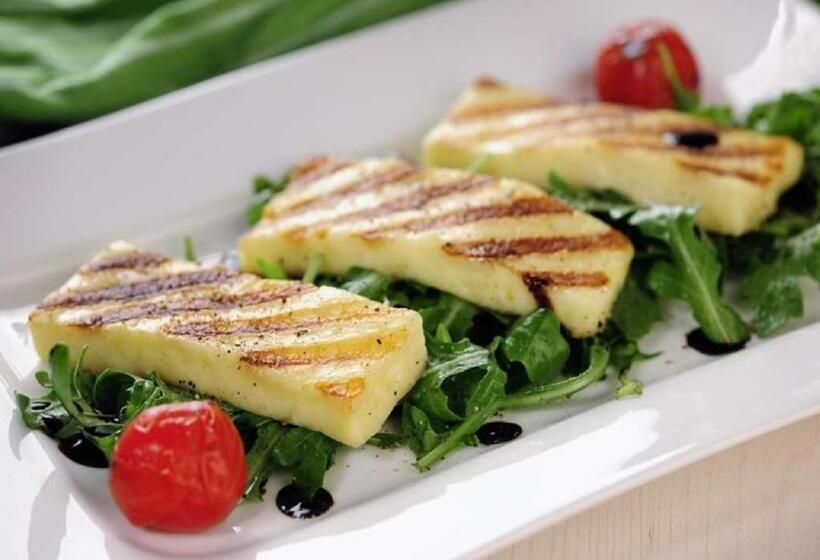 پانسیون Crown Beach Villas With Direct Access To The Bikini Beach