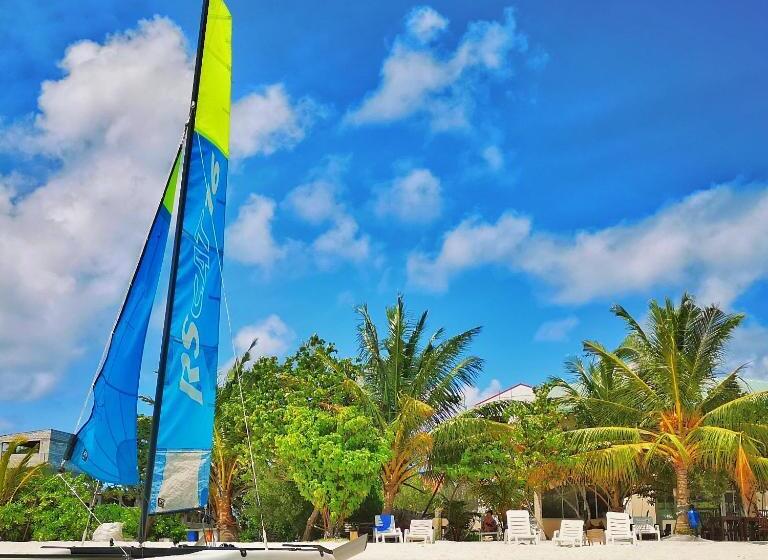 پانسیون Crown Beach Villas With Direct Access To The Bikini Beach