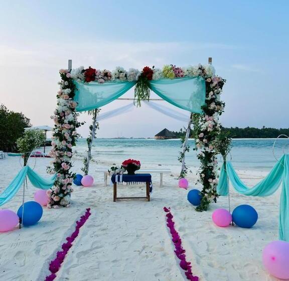 پانسیون Crown Beach Villas With Direct Access To The Bikini Beach