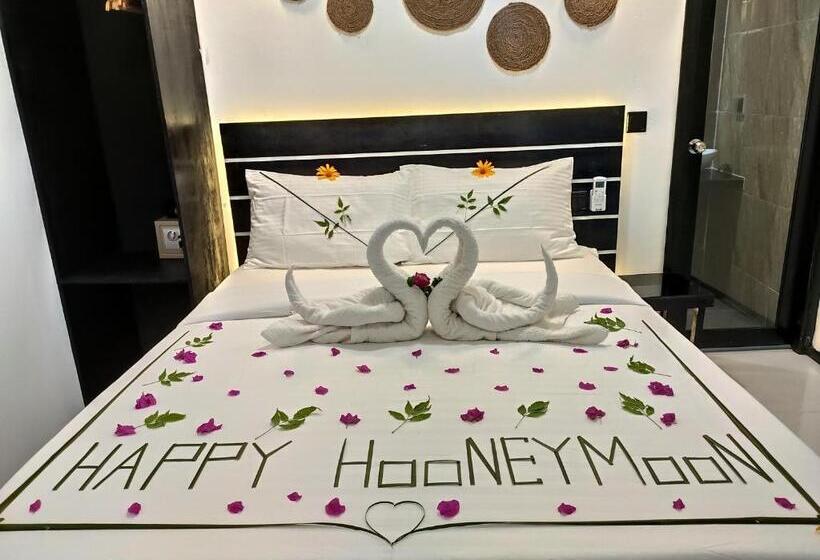 پانسیون Crown Beach Villas With Direct Access To The Bikini Beach