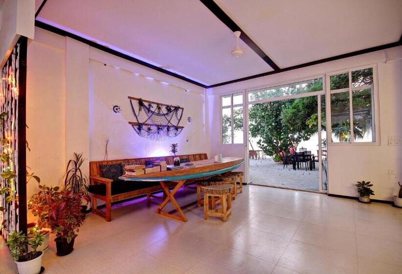 پانسیون Crown Beach Villas With Direct Access To The Bikini Beach