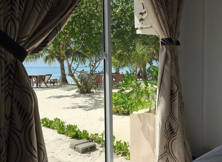 پانسیون Crown Beach Villas With Direct Access To The Bikini Beach