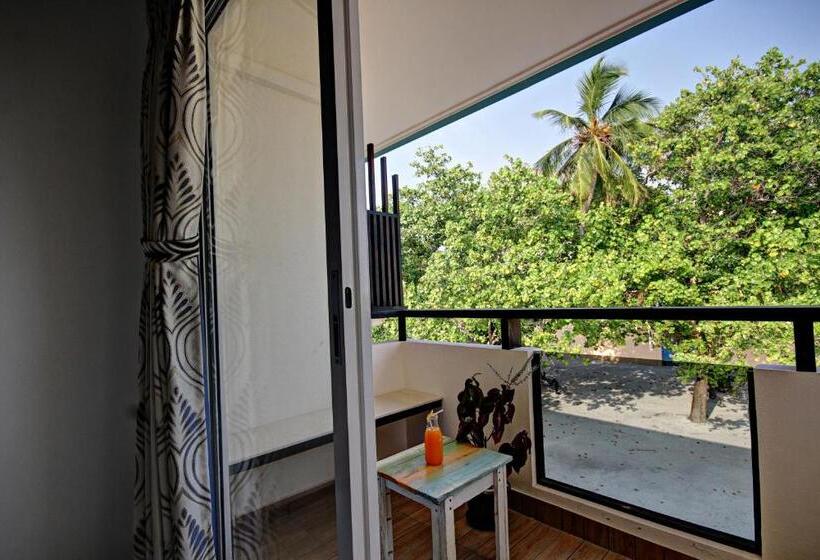 پانسیون Crown Beach Villas With Direct Access To The Bikini Beach