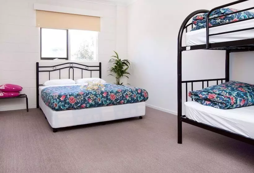 Bayplay Beach Accommodation   2 Locations