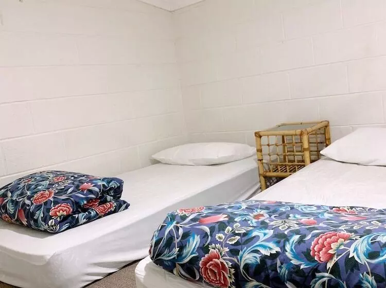 Bayplay Beach Accommodation   2 Locations