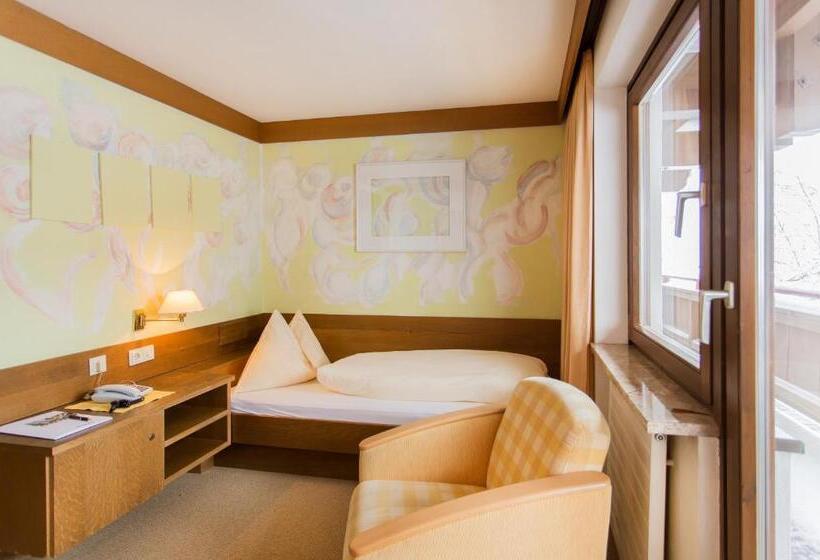 ホテル & Art Kristiana