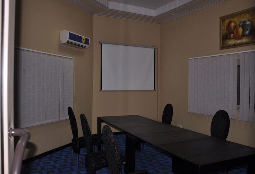 בית מלון כפרי Downtown