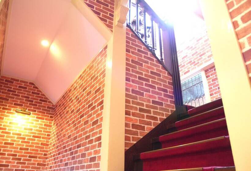 בית מלון כפרי Lady Diana & St. Georges