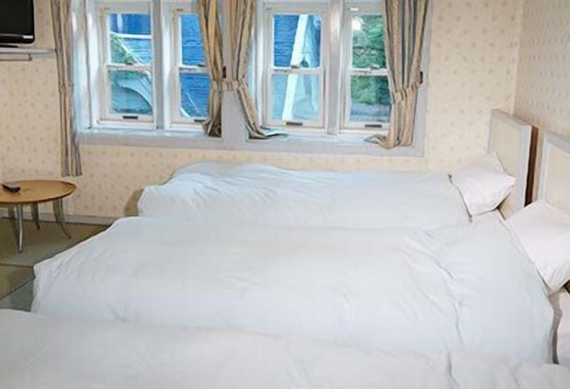 בית מלון כפרי Lady Diana & St. Georges