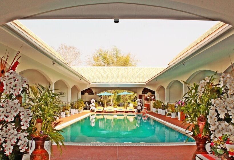 فندق Nok Resort &