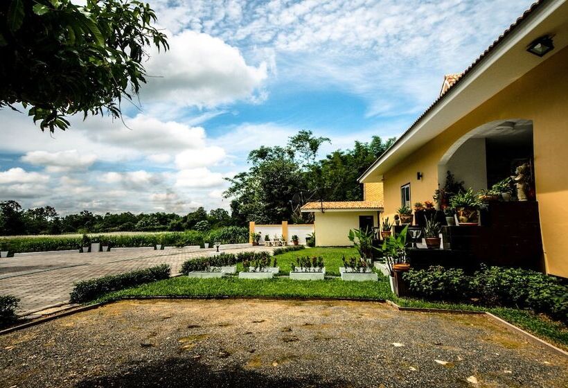 فندق Nok Resort &