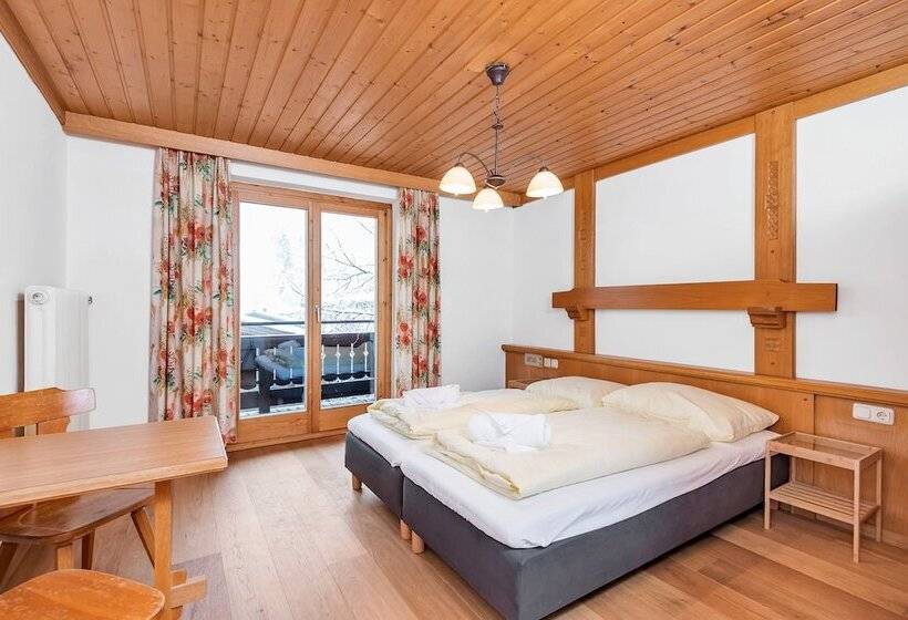 هتل Pinzgauerhof Ski & Bike Inclusive Evening Dinner