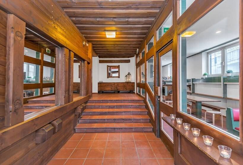 هتل Pinzgauerhof Ski & Bike Inclusive Evening Dinner