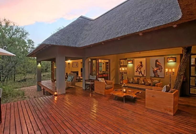 هتل Raptor Retreat Game Lodge